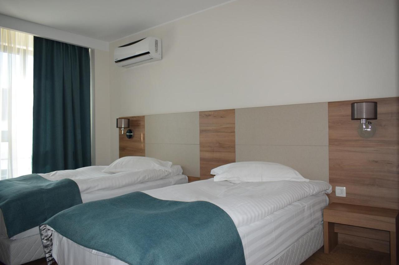Regal 3*