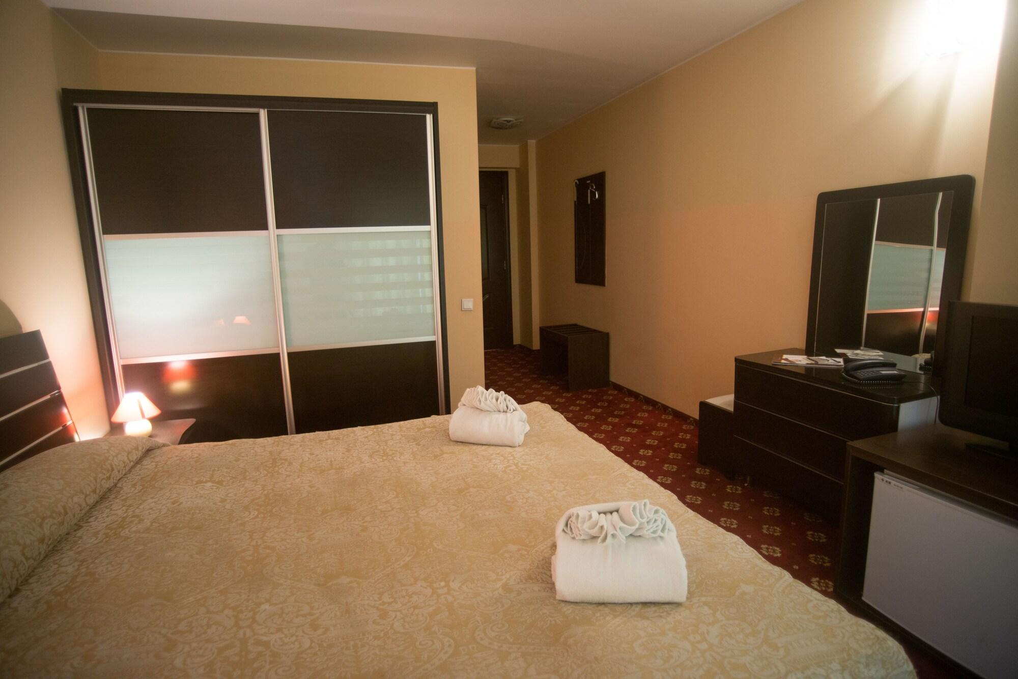Regal Hotel 3*